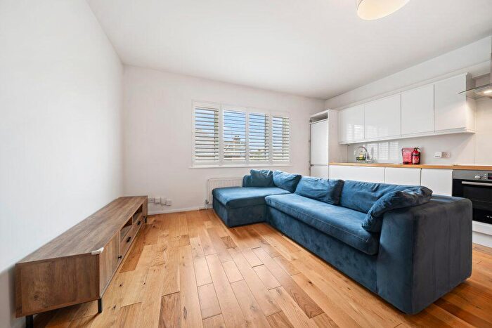 2 Bedroom Flat To Rent In Minster Road, West Hampstead, NW2