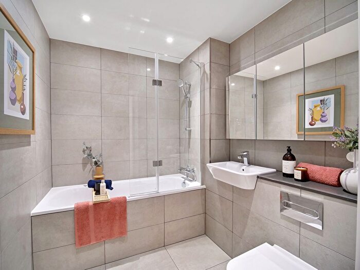 1 Bedroom Flat For Sale In , W3