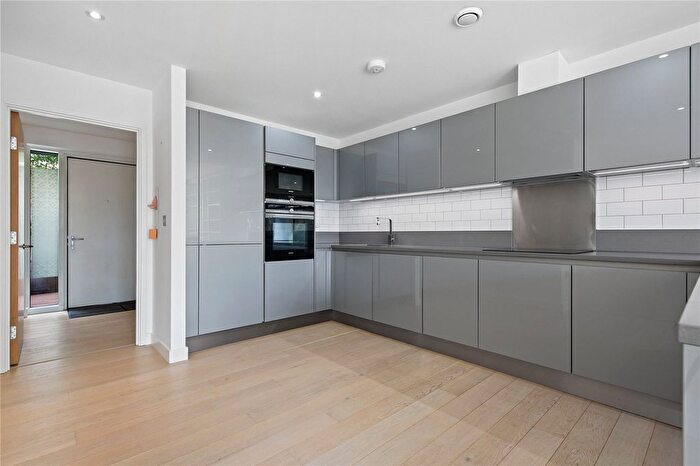 3 Bedroom Flat For Sale In Reminder Lane, North Greenwich, London, SE10