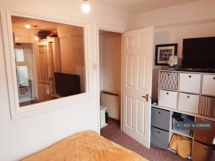 1 Bedroom Flat To Rent In Lipson Road, Plymouth, PL4