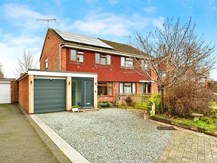 3 Bedroom Semi-Detached House For Sale In Weatheroak Road, Alcester, B49