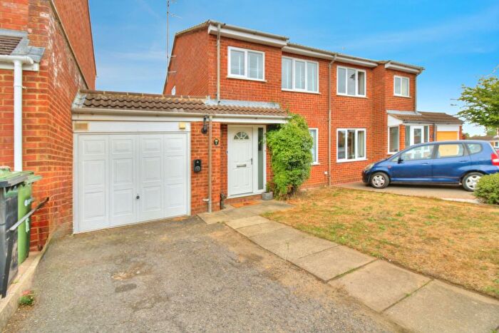 3 Bedroom Semi-detached House For Sale In Hutton Way, Milton Keynes, MK17