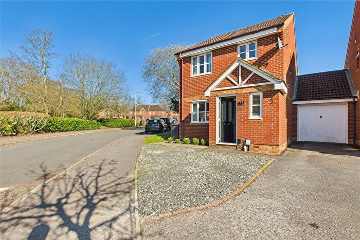 3 Bedroom Link Detached House To Rent In Browning Road, Church Crookham, Fleet, Hampshire, GU52