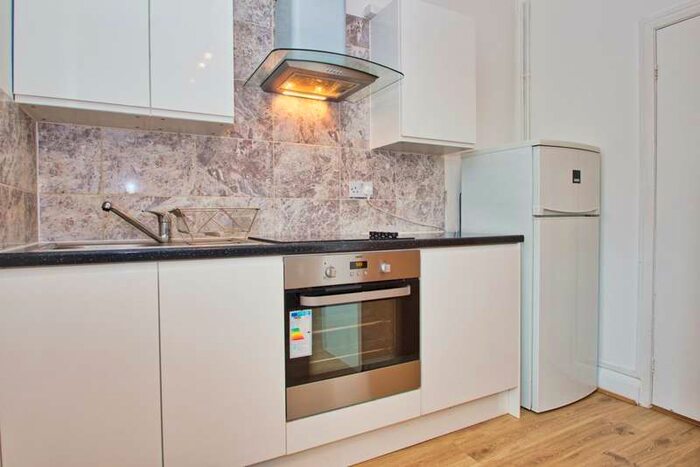 Flat To Rent In Dominion Parade, Station Road, Harrow, HA1