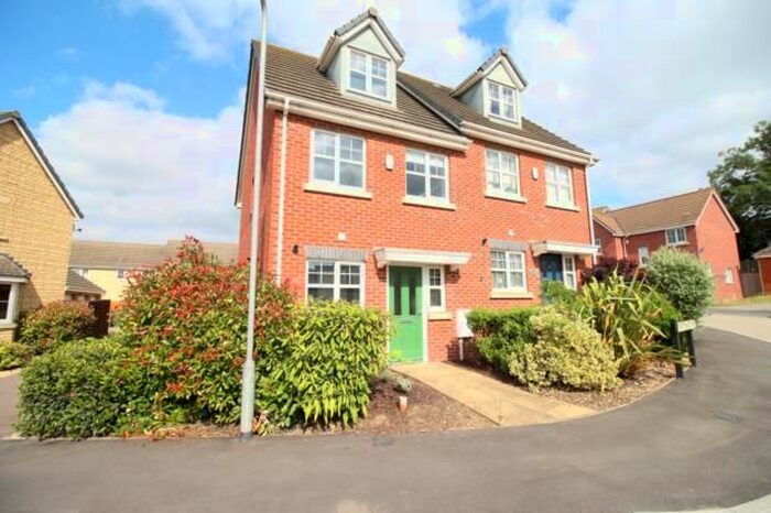 3 Bedroom Semi-Detached House To Rent In Parsonage Way, Rushden NN10