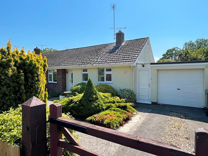 2 Bedroom Semi-detached Bungalow For Sale In East Ride, Brent Knoll, TA9