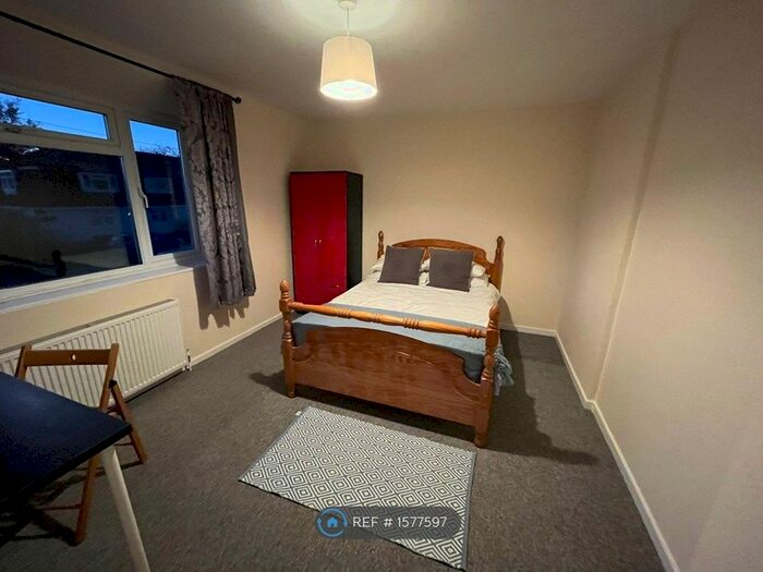 4 Bedroom Semi-Detached House To Rent In Conygre Grove, Filton, Bristol, BS34