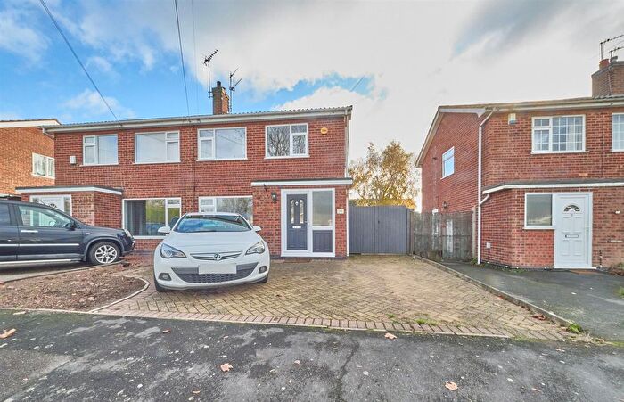 3 Bedroom Semi Detached House For Sale In Moray Close, Hinckley, LE10