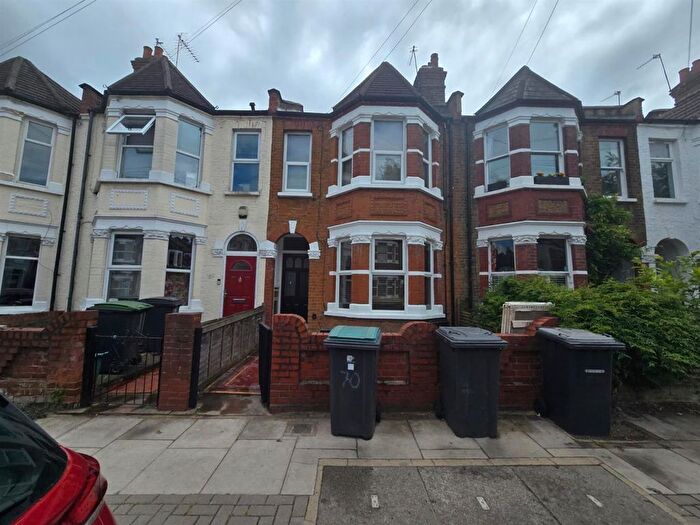 3 Bedroom Flat To Rent In Tottenham, London, N4