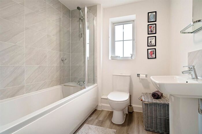 2 Bedroom Apartment For Sale In Whitlock Avenue, Wokingham, Berkshire, RG40