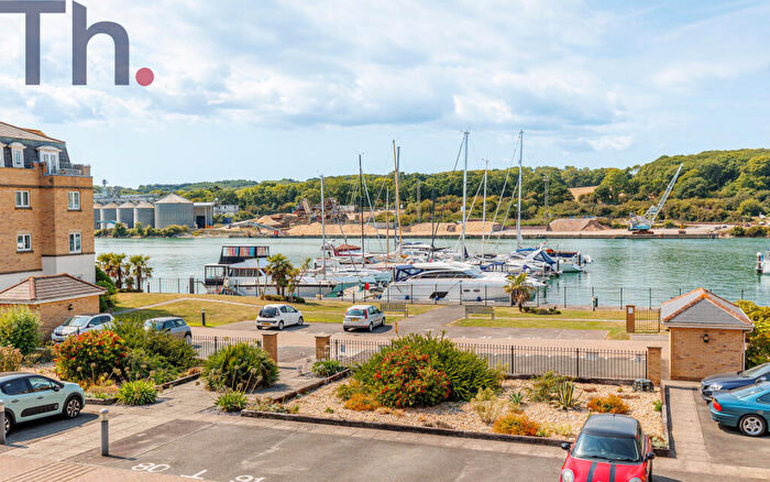 2 Bedroom Flat For Sale In East Cowes, Isle Of Wight, PO32