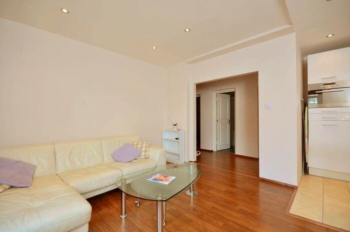 2 Bedroom Flat To Rent In Harrowby Street, Marylebone, London, W1H