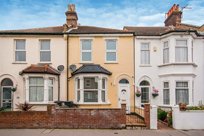 3 Bedroom House To Rent In Benson Road, Croydon, CR0