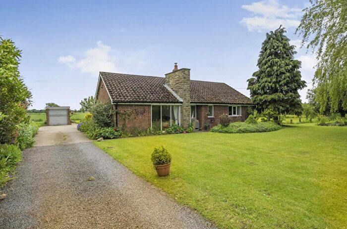 3 Bedroom Detached Bungalow For Sale In Bishopdyke Road, Cawood, Selby, YO8