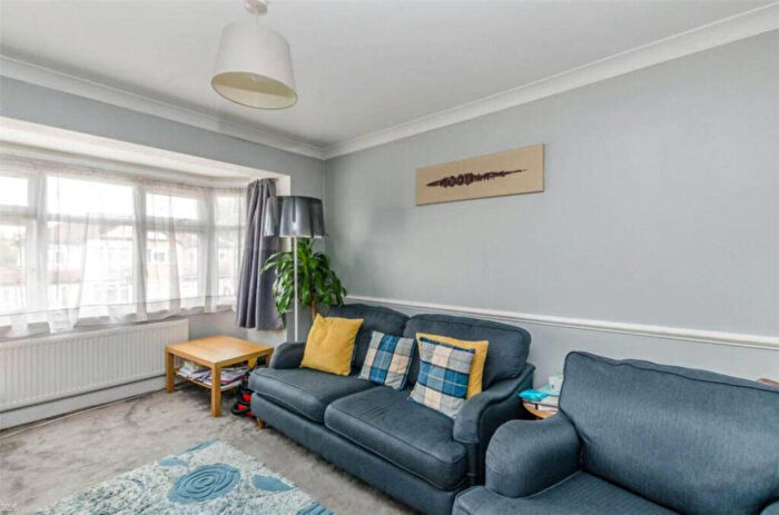1 Bedroom Apartment To Rent In Weald Lane, Harrow, HA3