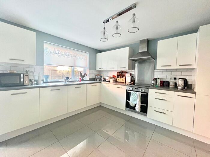 4 Bedroom Detached House To Rent In Autumn Way, Beeston, NG9