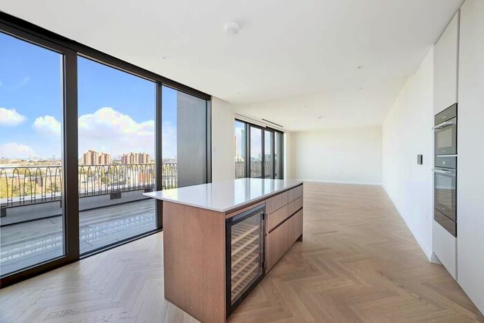 3 Bedroom Flat To Rent In Saxon House, King's Road Park, Fulham, SW6