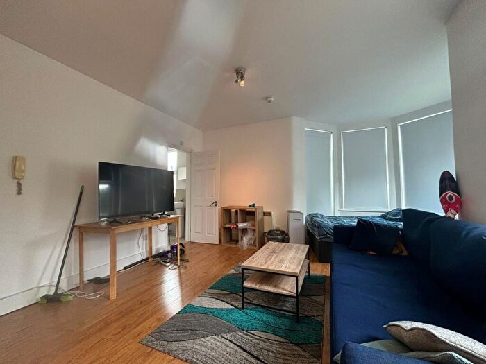 Studio To Rent In Ulleswater Road, London, N14
