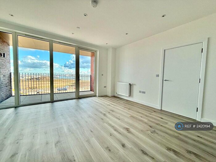 1 Bedroom Flat To Rent In Holcombe Mansions, Barking, IG11