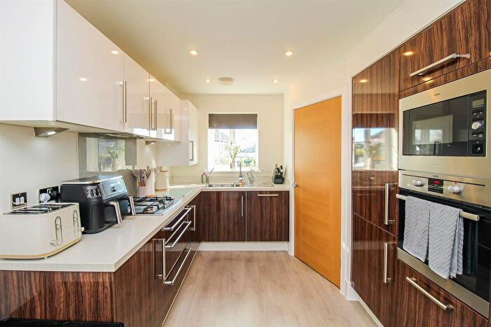 3 Bedroom End Of Terrace House For Sale In Springfield Mews, Lofthouse, Wakefield, WF3