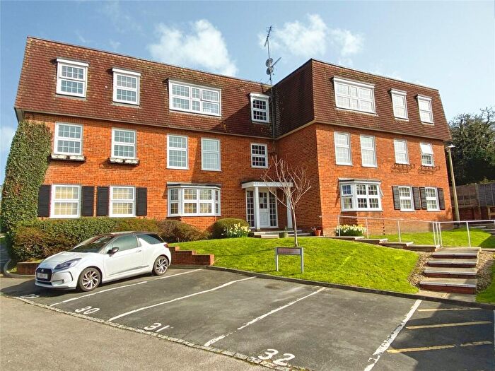 2 Bedroom Apartment For Sale In Milton Gardens, Wokingham, Berkshire, RG40