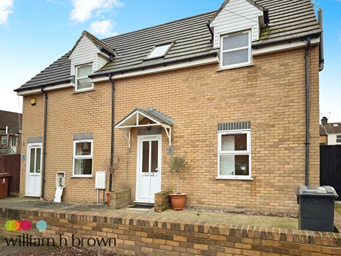 2 Bedroom Maisonette To Rent In Meesons Court, Meesons Lane, Grays, RM17