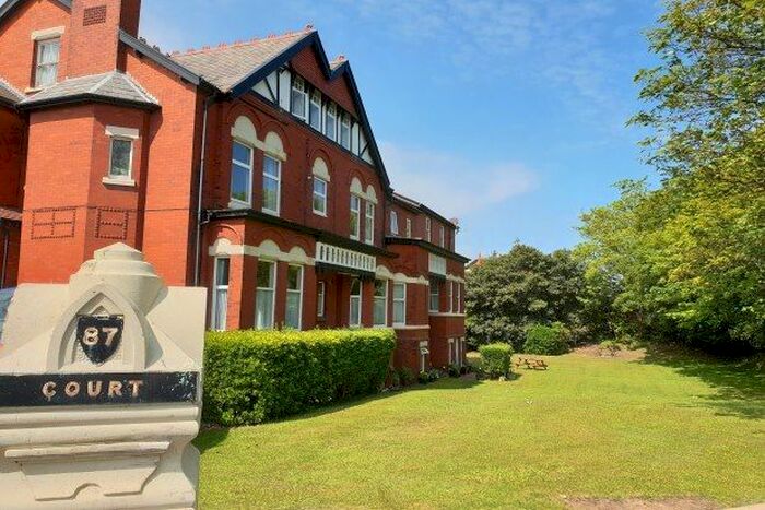 2 Bedroom Flat To Rent In Promenade, Southport, PR9