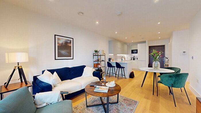 1 Bedroom Flat For Sale In Hive House, Verdo, Kew Bridge, Brentford, TW8