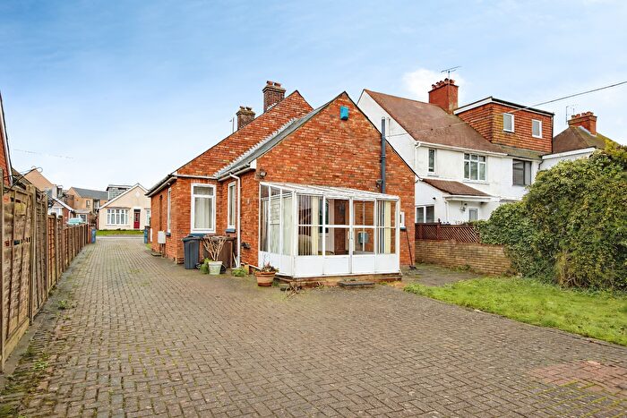 2 Bedroom Detached Bungalow For Sale In Kingsnorth Road, Ashford, TN23