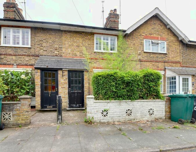 3 Bedroom Property To Rent In Manor Cottages Approach, London, N2
