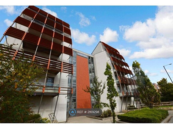 2 Bedroom Flat To Rent In Ashton Old Road, Manchester, M11