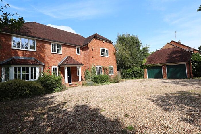 4 Bedroom Detached House To Rent In The Village, RG40