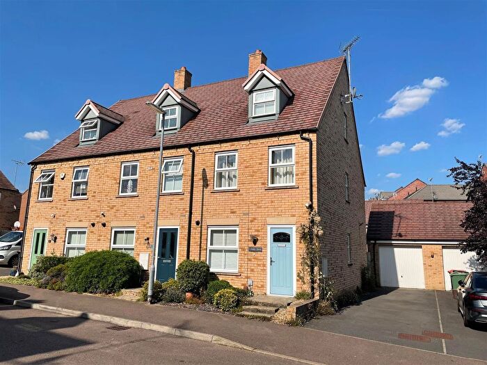 3 Bedroom Property To Rent In Osprey Drive, Leighton Buzzard, LU7