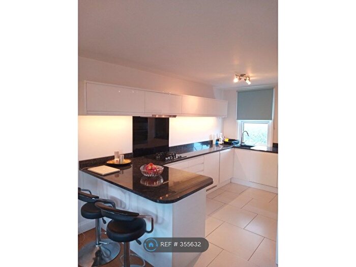 4 Bedroom Flat To Rent In London, London, SW6