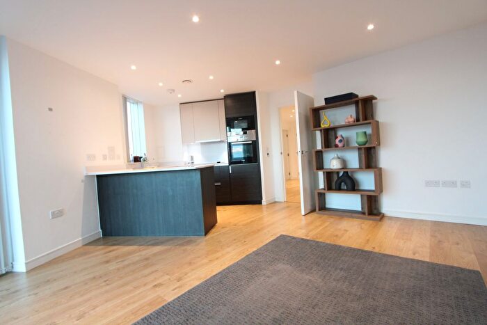 2 Bedroom Flat To Rent In Saffron Central Square, Croydon, CR0