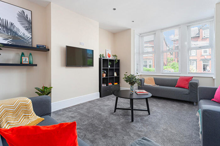 8 Bedroom Terraced House To Rent In Estcourt Avenue, Headingley, Leeds, LS6