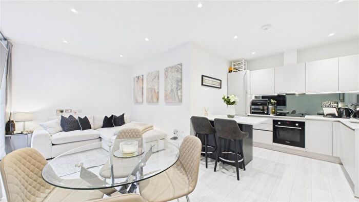 1 Bedroom Flat For Sale In London Road, Camberley, Surrey, GU15