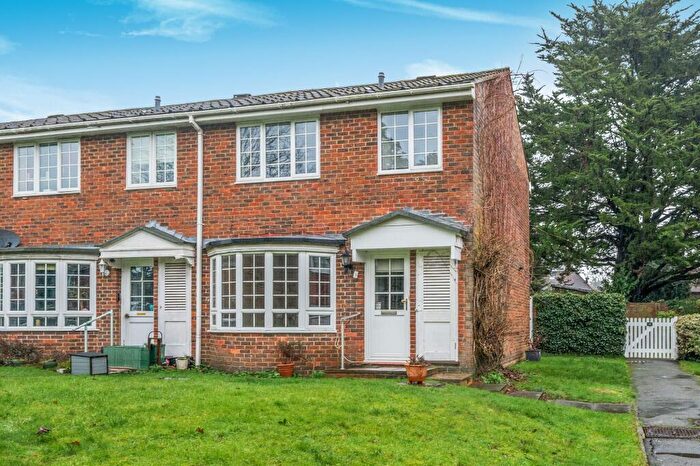 3 Bedroom End Of Terrace House For Sale In Oaklands, Haslemere, GU27