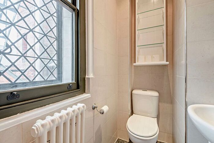 1 Bedroom Flat For Sale In Hatch Lane, Windsor, SL4