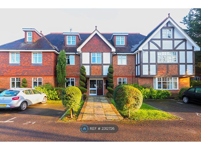 2 Bedroom Flat To Rent In Fairway, Maidenhead, SL6