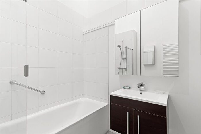2 Bedroom Flat For Sale In Cornwall Gardens, London, SW7