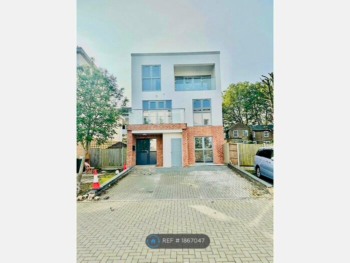 3 Bedroom Maisonette To Rent In Blackberry Close, London, E17