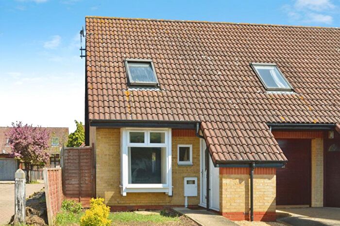 2 Bedroom Semi Detached House For Sale In Redwood Gate, Shenley Lodge, Milton Keynes, MK5