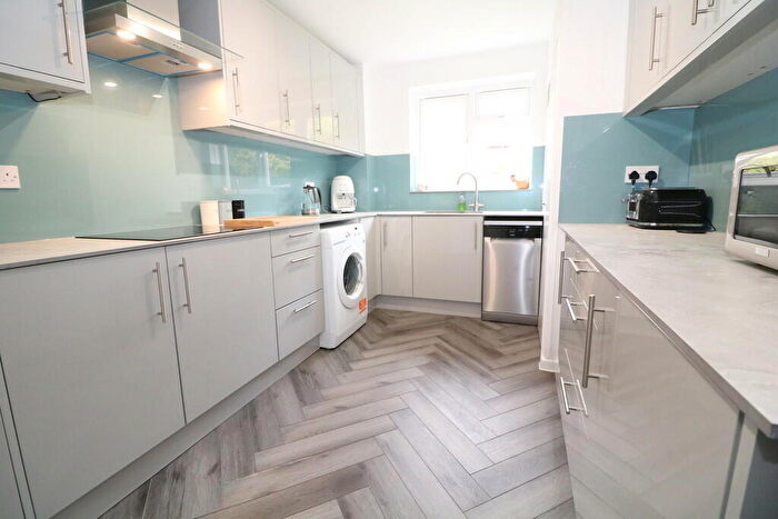 2 Bedroom Flat To Rent In South Terrace, Dorking, RH4