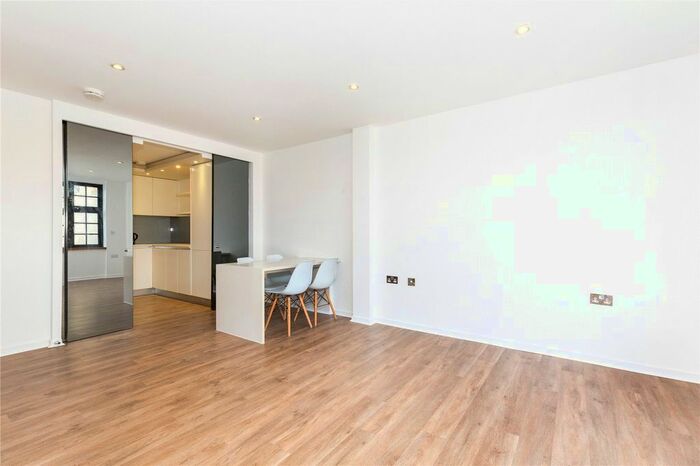 2 Bedroom Flat To Rent In Archway Road, London, N6