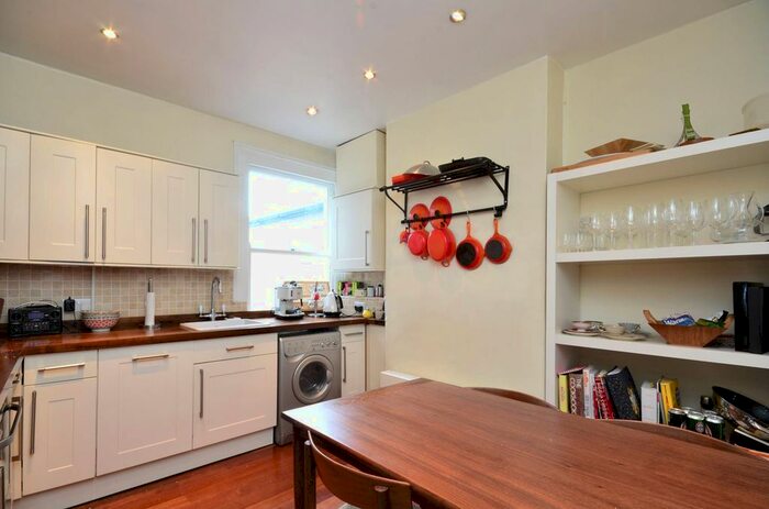 2 Bedroom Flat To Rent In Richmond Avenue, Wimbledon, London, SW20