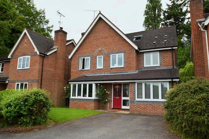 5 Bedroom Detached House To Rent In Hunters Chase, Caversham, Reading, RG4