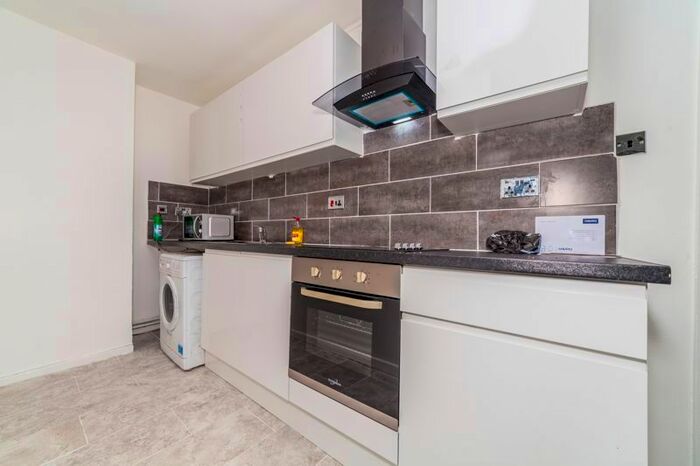 5 Bedroom Flat To Rent In Harbridge Avenue, London, SW15