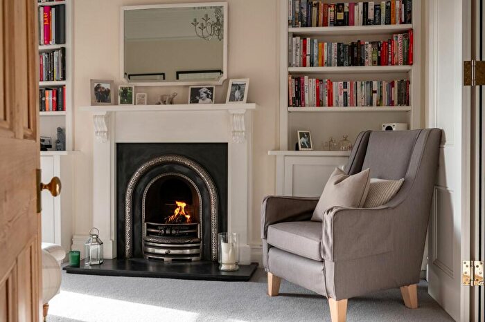 4 Bedroom Detached House For Sale In Waterloo Road, Bedford, MK40