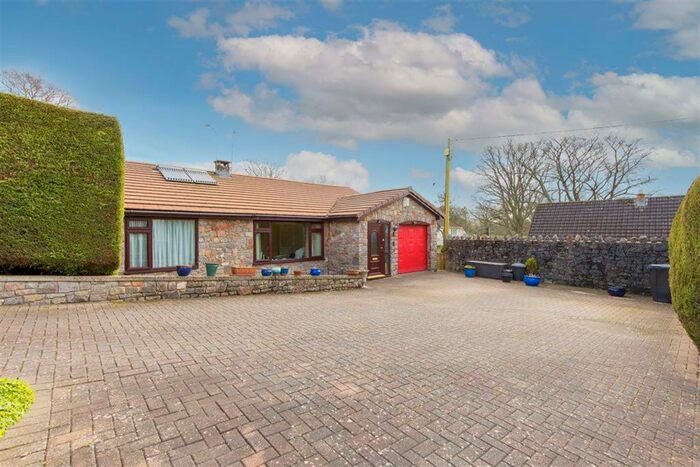 3 Bedroom Detached Bungalow For Sale In Short Way, Failand, BS8